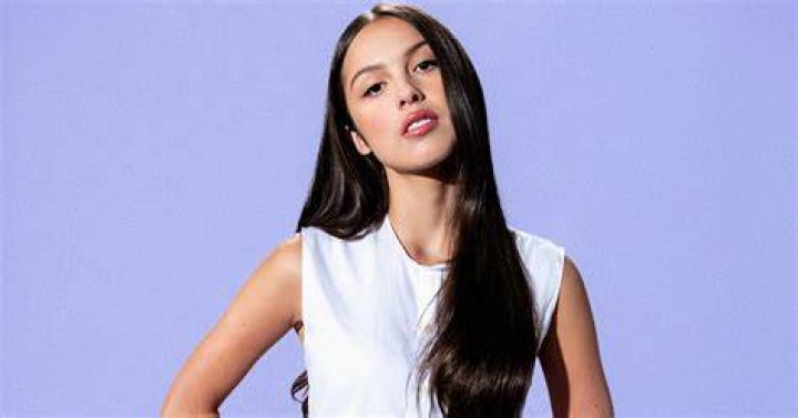 Watch Video For New Song – Hollywood Life