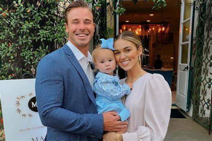 Welcomes First Child With Christian Huff – Hollywood Life