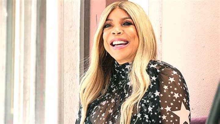 Wendy Williams Strolls Down Beach In FL Amid Talk Show Hiatus In Video – Hollywood Life
