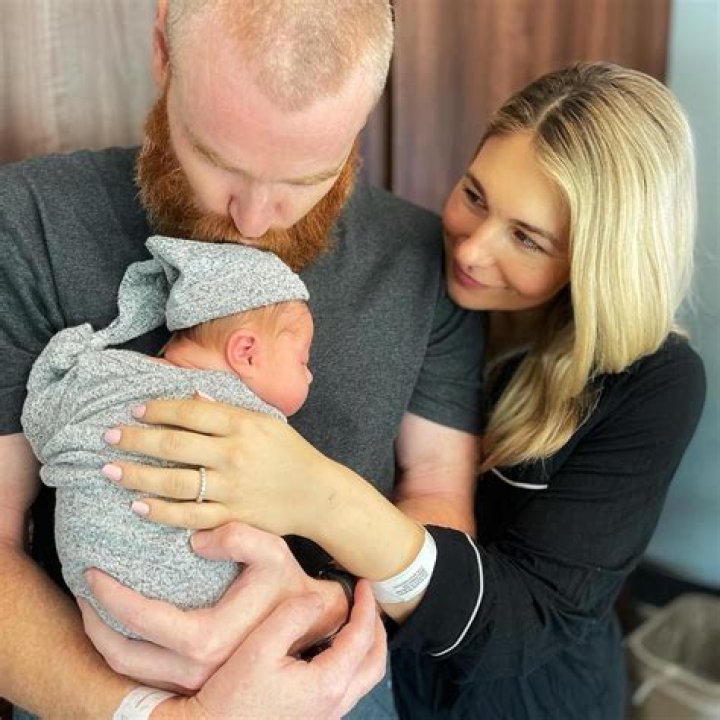 Wes Bergmann Expecting Baby With Wife Amanda Hornick – Hollywood Life