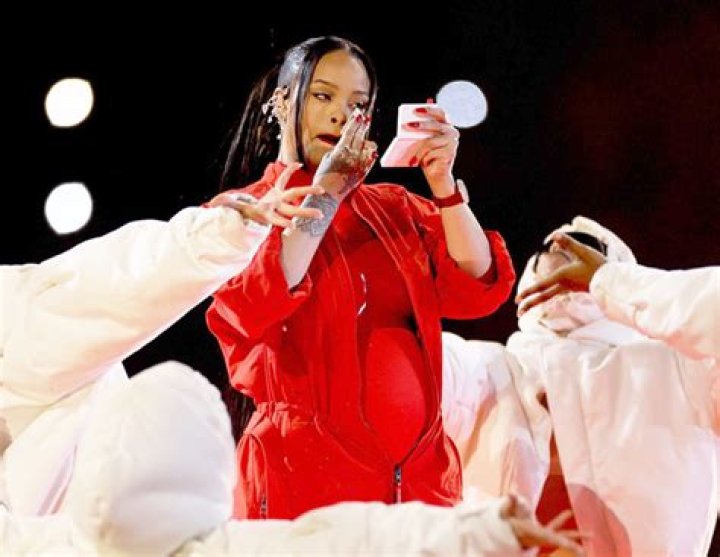 What Makeup Product Rihanna Used At Super Bowl Halftime Show – Hollywood Life
