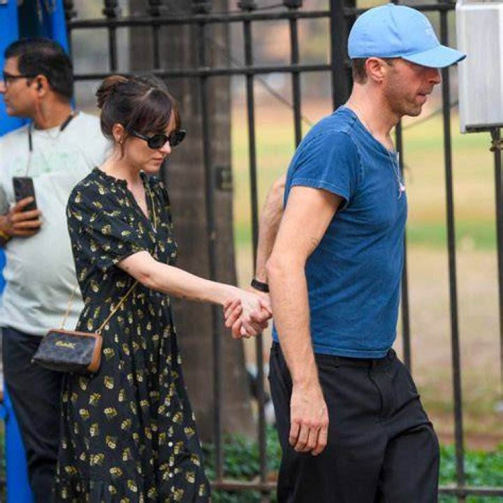What She Thinks Of Chris Martin’s GF Dakota Johnson – Hollywood Life