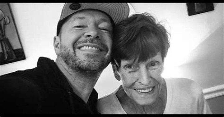 Who Is Alma Wahlberg? Mark & Donnie’s Mom Who Died At 78 – Hollywood Life
