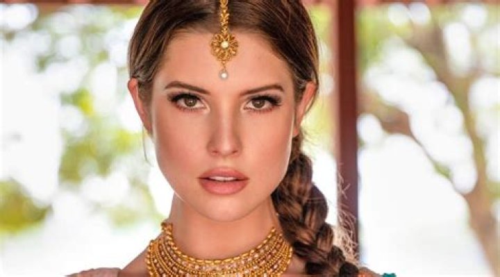 Who Is Amanda Cerny? — 5 Things About The Vine Star & Playmate – Hollywood Life