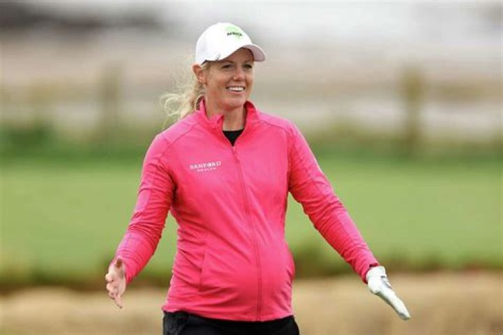 Who Is Amy Olson? LPGA Golfer Competing While 7 Months Pregnant – Hollywood Life