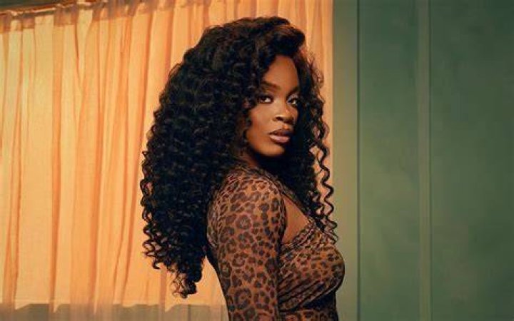 Who Is Ari Lennox? 5 Things About Singer Who Released Debut Album – Hollywood Life