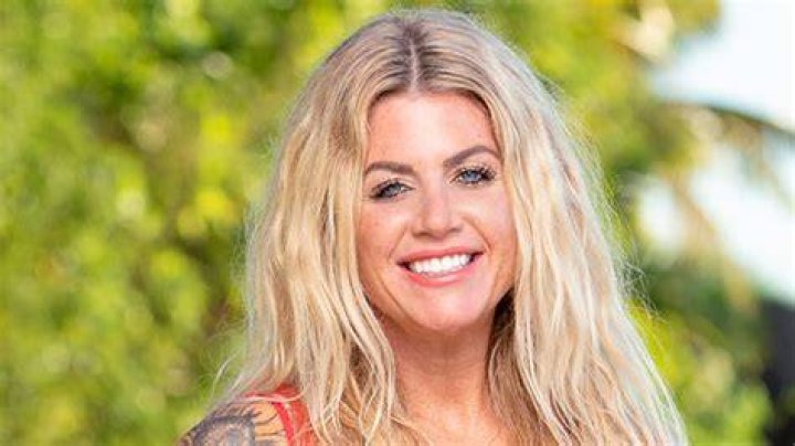 Who Is Carolyn Wiger? Meet The ‘Survivor 44’ Contestant – Hollywood Life