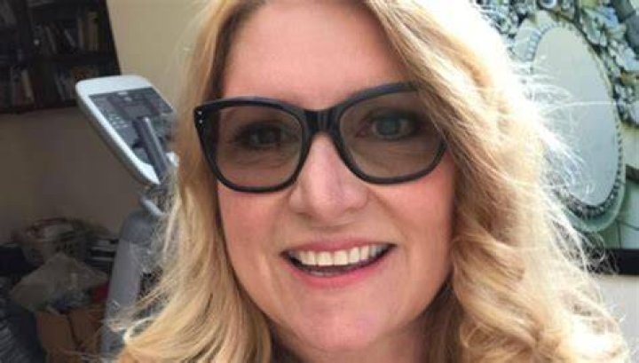 Who Is Delilah? 5 Things To Know About The Beloved Radio Host – Hollywood Life