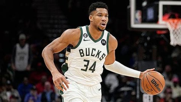 Who Is Giannis Antetokoumnpo? Learn More About The NBA Great Here – Hollywood Life