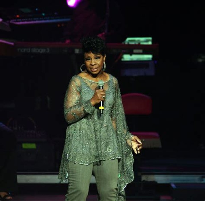 Who Is Gladys Knight? 5 Facts On Icon Facing Patti LaBelle In ‘Verzuz’ – Hollywood Life