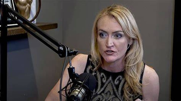 Who Is Heather Armstrong? Learn About Mommy Blogger Dead At 47 – Hollywood Life