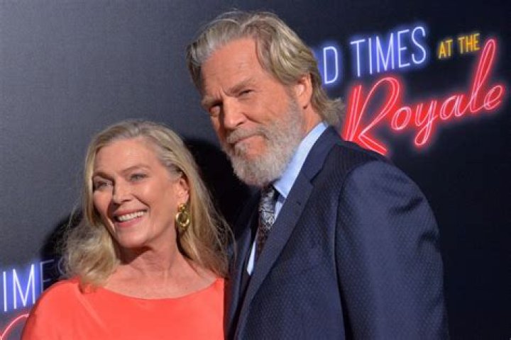 Who Is Jeff Bridges? Facts On Actor Honored With Cecil B Demille Award – Hollywood Life