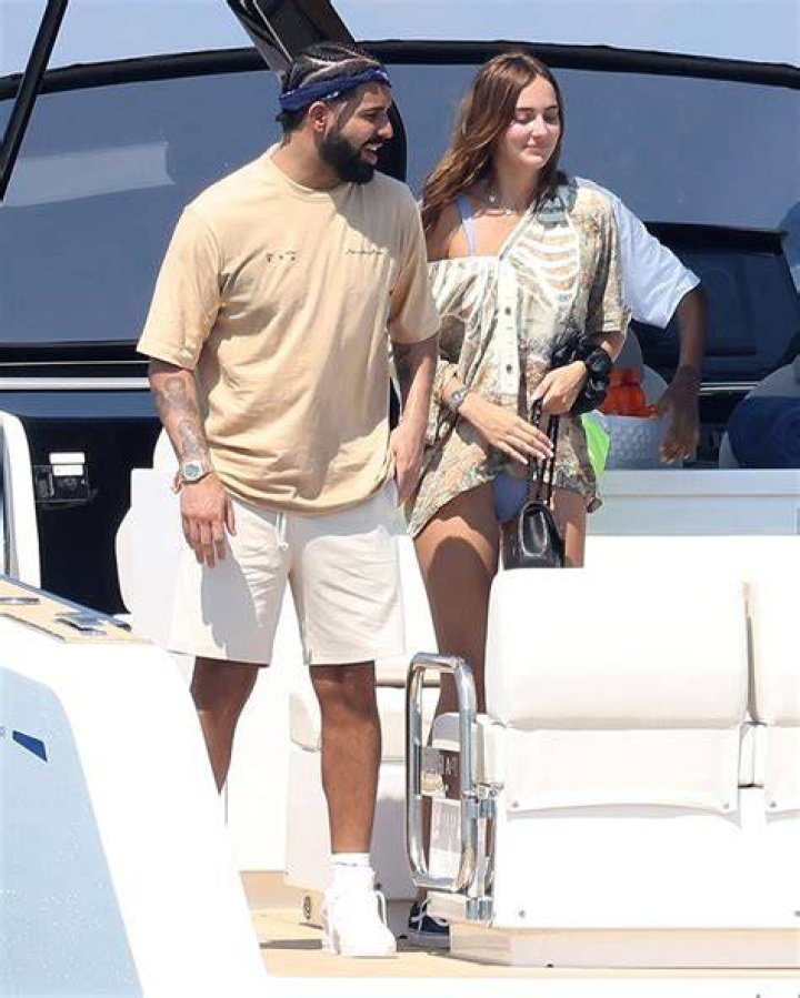 Who Is Johanna Leia? Everything To Know About Drake’s Rumored New GF – Hollywood Life