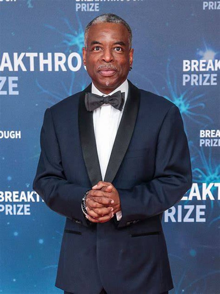 Who Is LeVar Burton? 5 Things About The ‘Jeopardy’ Guest Host – Hollywood Life