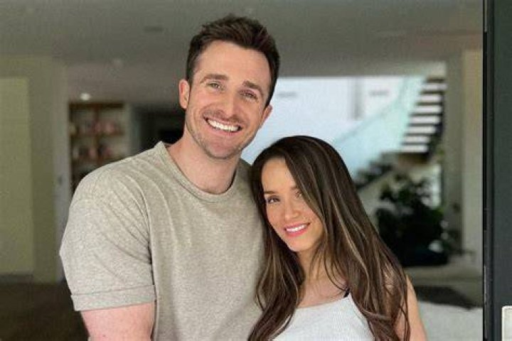Who Is Matthew Hussey? Facts About Life Coach & Camila Cabello’s Ex – Hollywood Life
