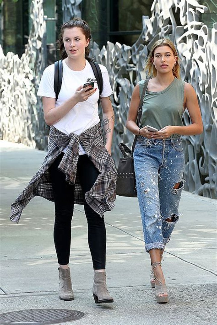 Why Ireland Baldwin Defended Hailey Baldwin Against Selena’s Fans – Hollywood Life