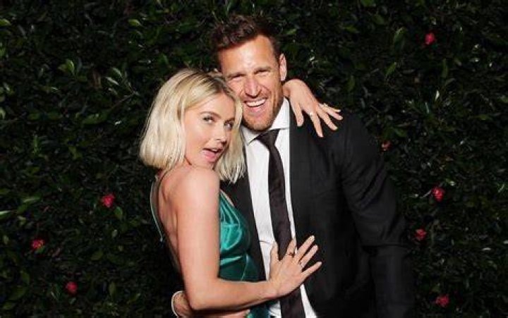 Why Julianne Hough & Brooks Laich In Quarantine Separately Amid Split Rumors – Hollywood Life