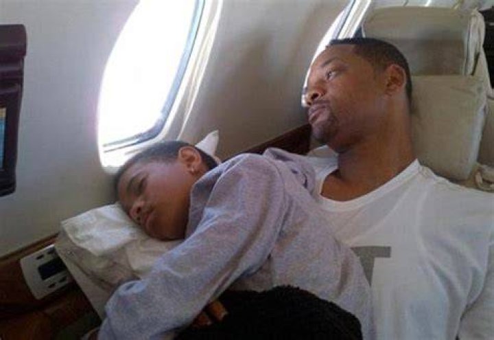 Willow Smith Cuddles Up With Dad Will — Adorable Pic