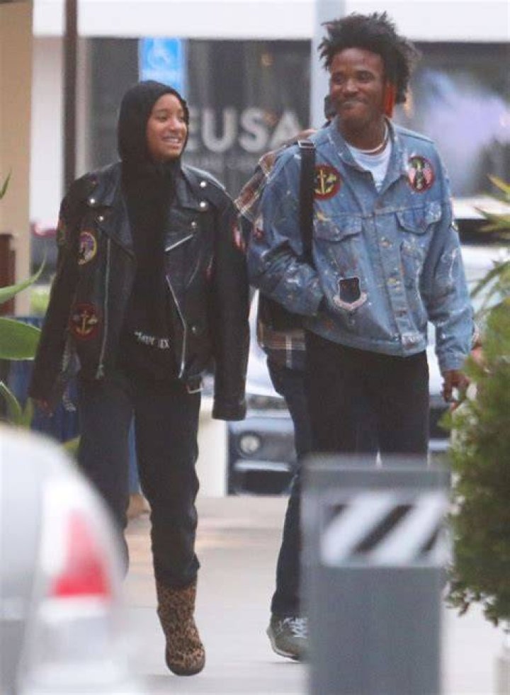 Willow Smith With De’Wayne On Date In Malibu: Photos – Hollywood Life
