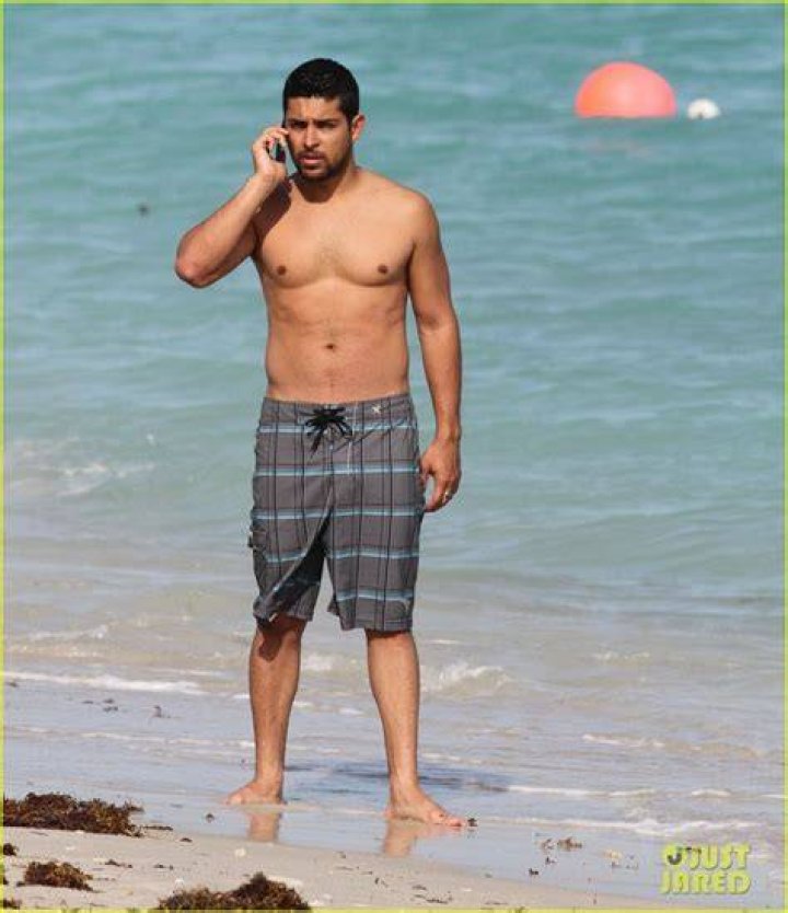 Wilmer Valderrama Dances Shirtless In Gym As Demi Lovato Continues Treatment