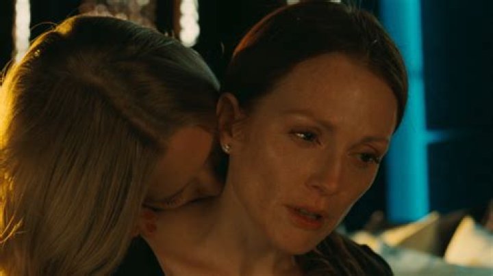 Wow! Julianne Moore Says Kissing A Man Is No Different From Kissing A Woman!