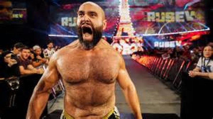 WWE’s Lana On Rusev Day’s Popularity, Daniel Bryan’s Return & More – Hollywood Life
