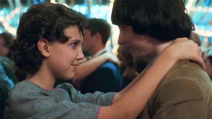 Yes, Mike & Eleven Are Dating In ‘Stranger Things’ Season 3: Spoilers – Hollywood Life