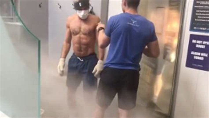 Zac Efron Dances Shirtless To Vanilla Ice In -200 Degree Cryotherapy Chamber & Looks Ridiculously Sexy