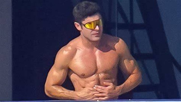 Zac Efron Goes Shirtless On Yacht Vacation In St. Tropez – Hollywood Life