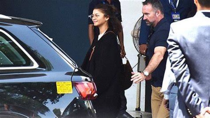 Zendaya Goes Makeup-Free As She & Tom Holland Arrive At Mumbai Airport