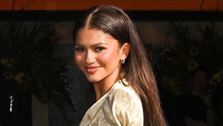 Zendaya Rocks Leather Skirt and Thigh High Boots in Paris: Video – Hollywood Life